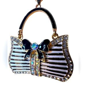 👛 NWT! Cute Bow Rhinestone Purse Necklace
